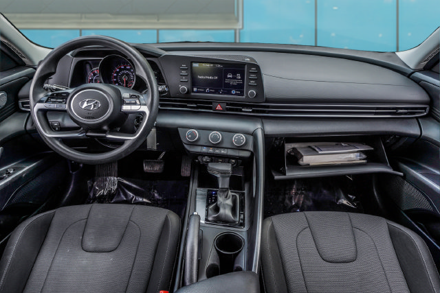 Used 2023 Hyundai Elantra SE FWD image 18