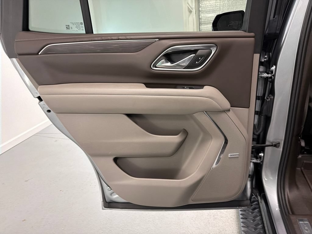 Used 2024 Chevrolet Tahoe Z71 w/ Luxury Package AWD/4WD image 9