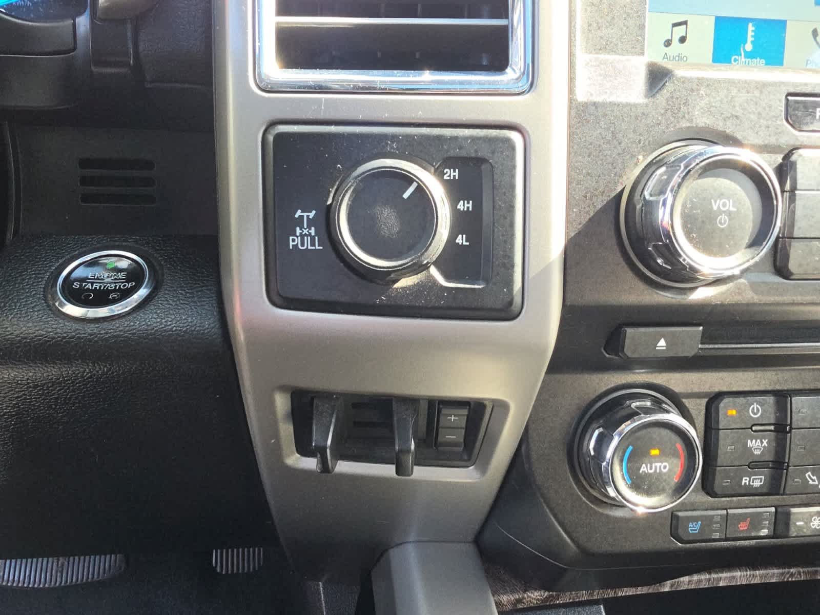 Used 2017 Ford F250 Lariat w/ Lariat Ultimate Package AWD/4WD image 33