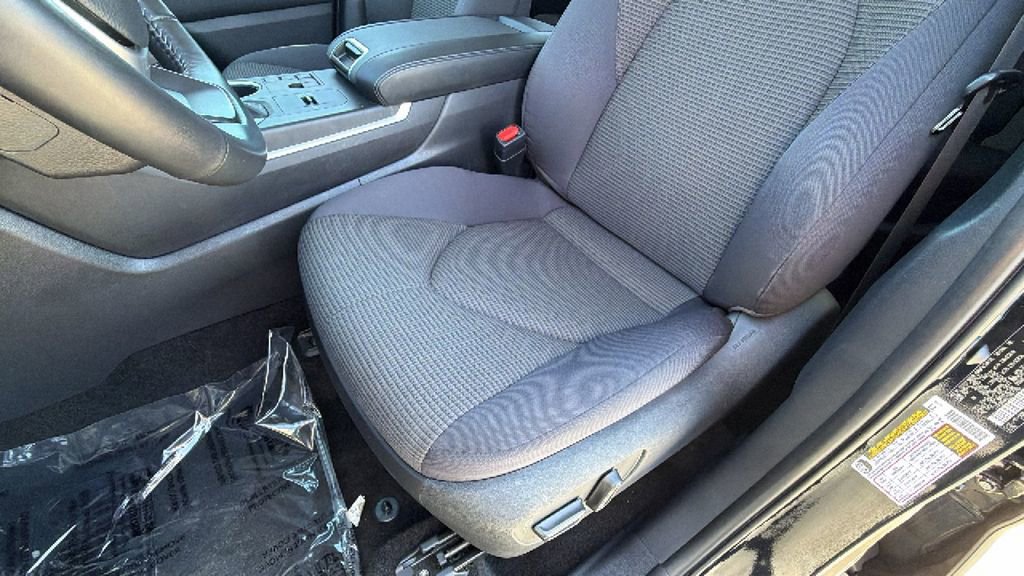 Certified 2025 Toyota Highlander LE image 19