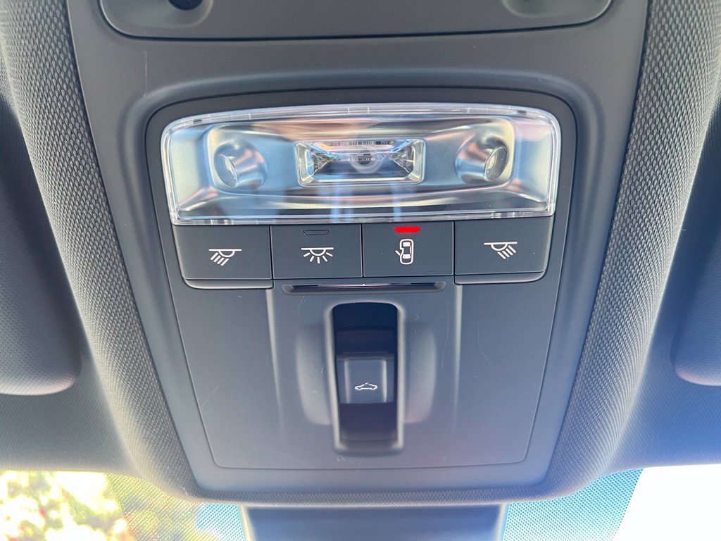 Used 2017 Audi A3 e-tron Prestige FWD image 32