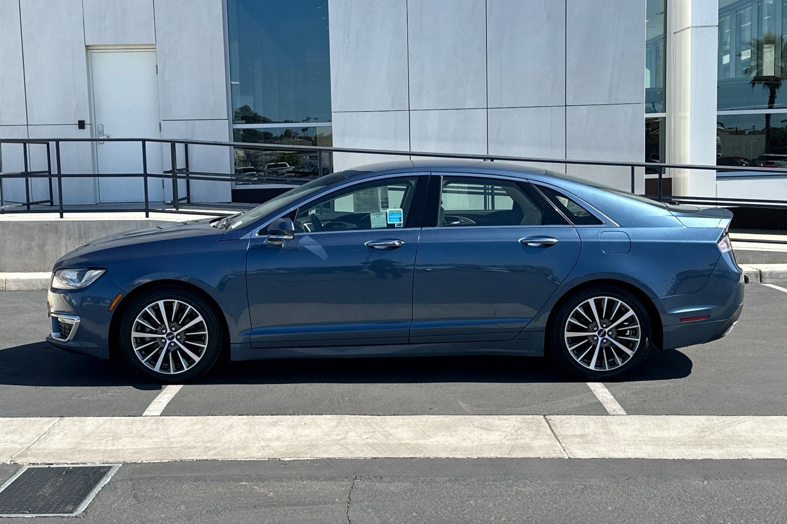 Used 2019 Lincoln MKZ Reserve FWD image 6
