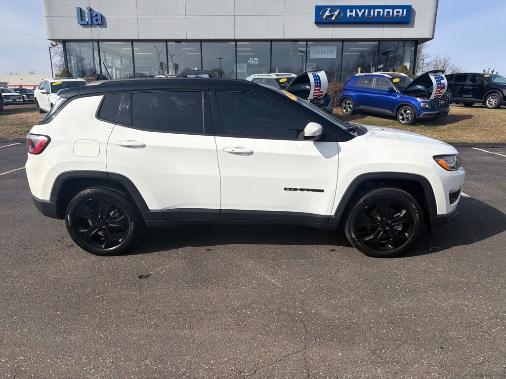 Used 2020 Jeep Compass Latitude image 2