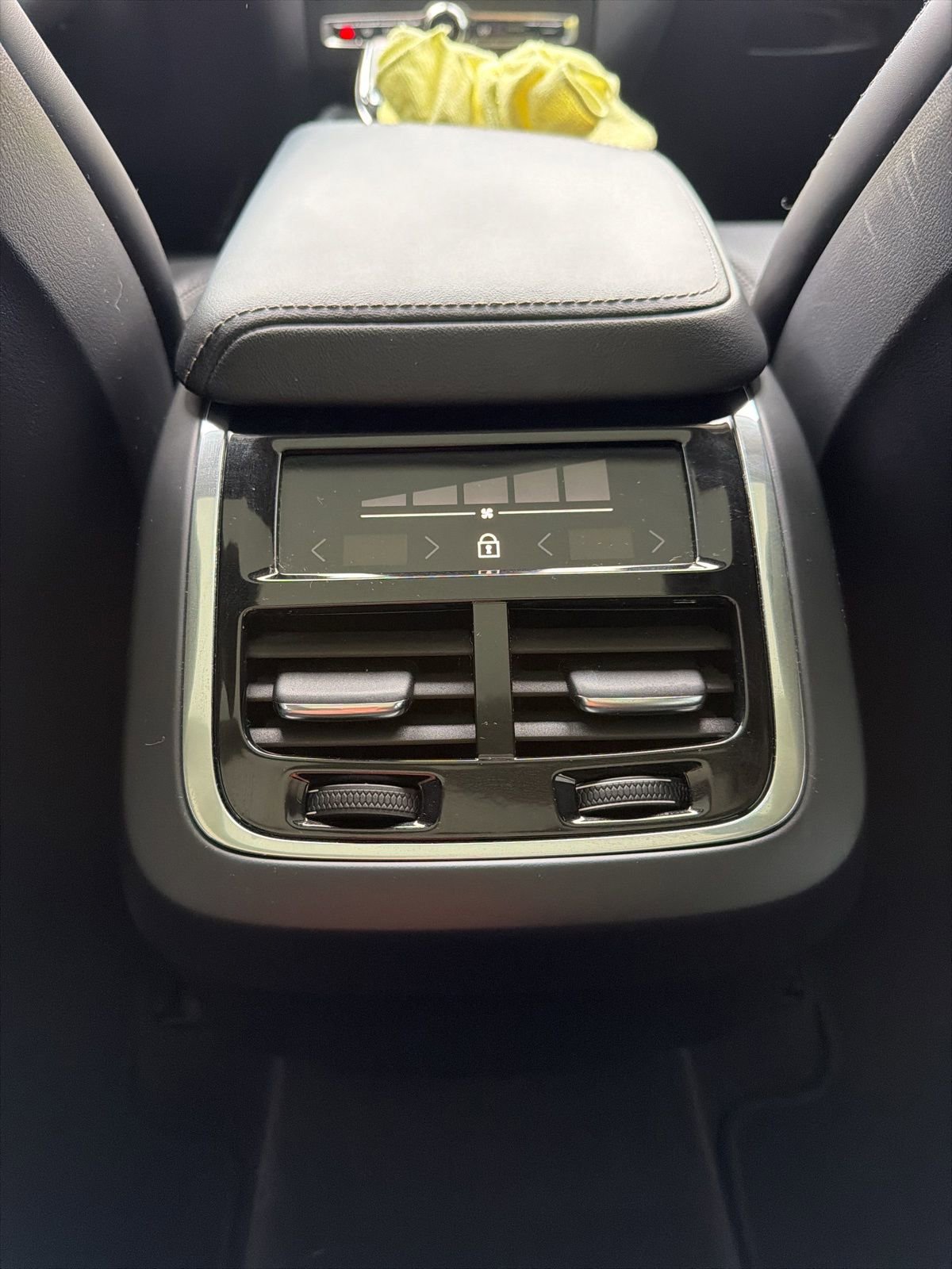 Used 2023 Volvo XC60 B5 Ultimate image 54