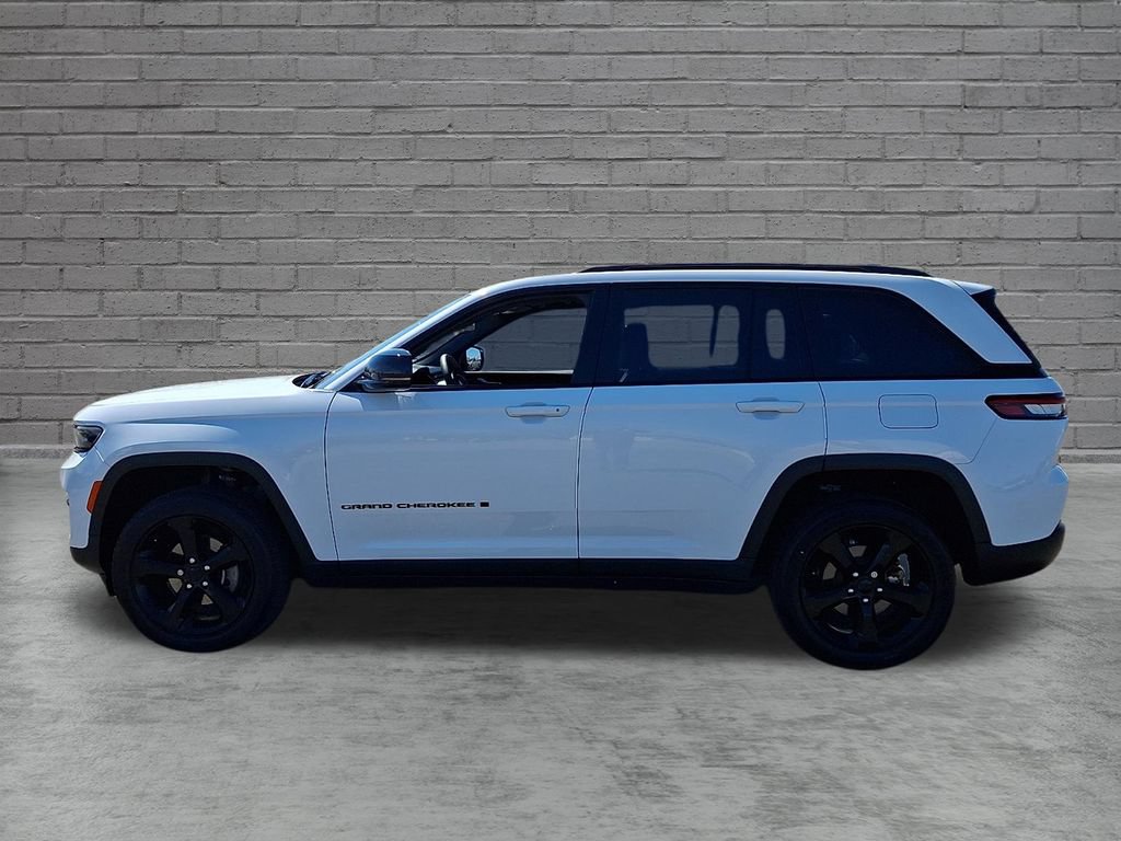 Used 2023 Jeep Grand Cherokee Altitude AWD/4WD image 7