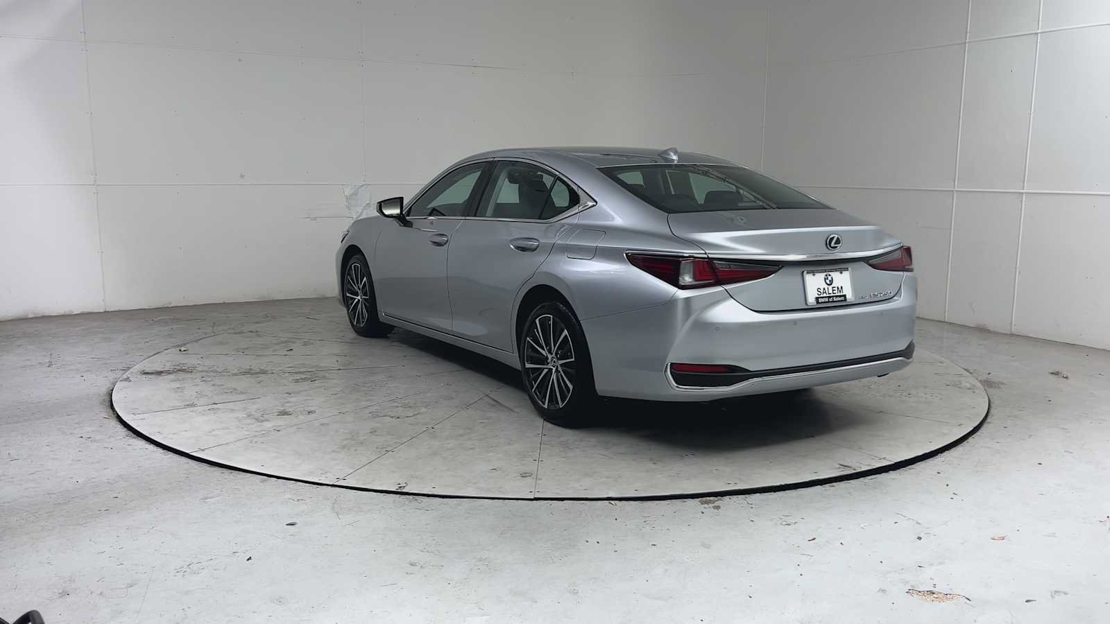 Used 2024 Lexus ES 250 w/ Premium Package AWD/4WD image 3