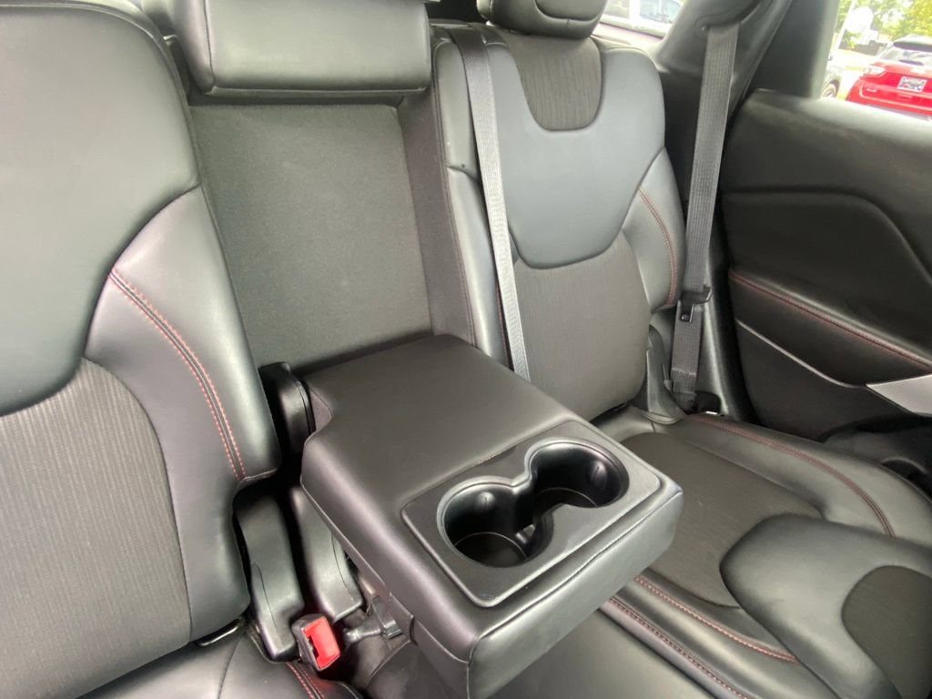 Used 2018 Jeep Cherokee Trailhawk AWD/4WD image 47