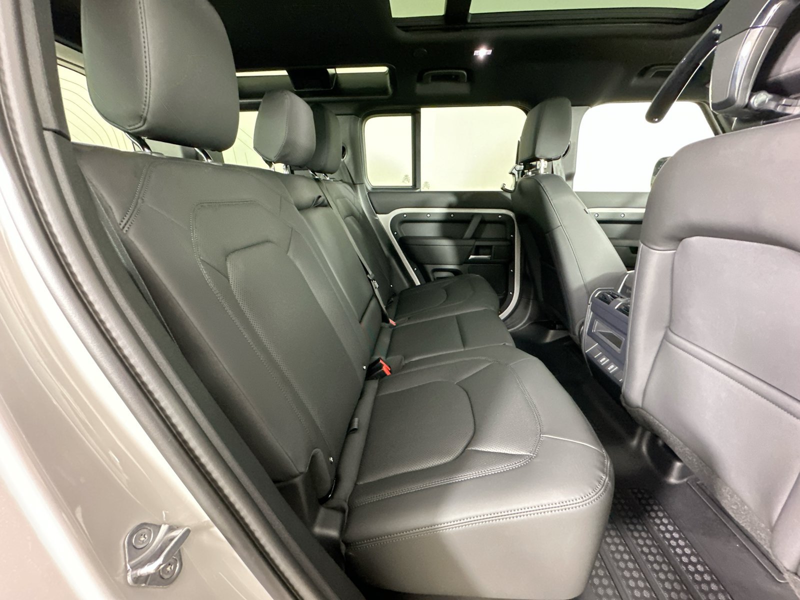 New 2026 Land Rover Defender 110 S AWD/4WD image 42