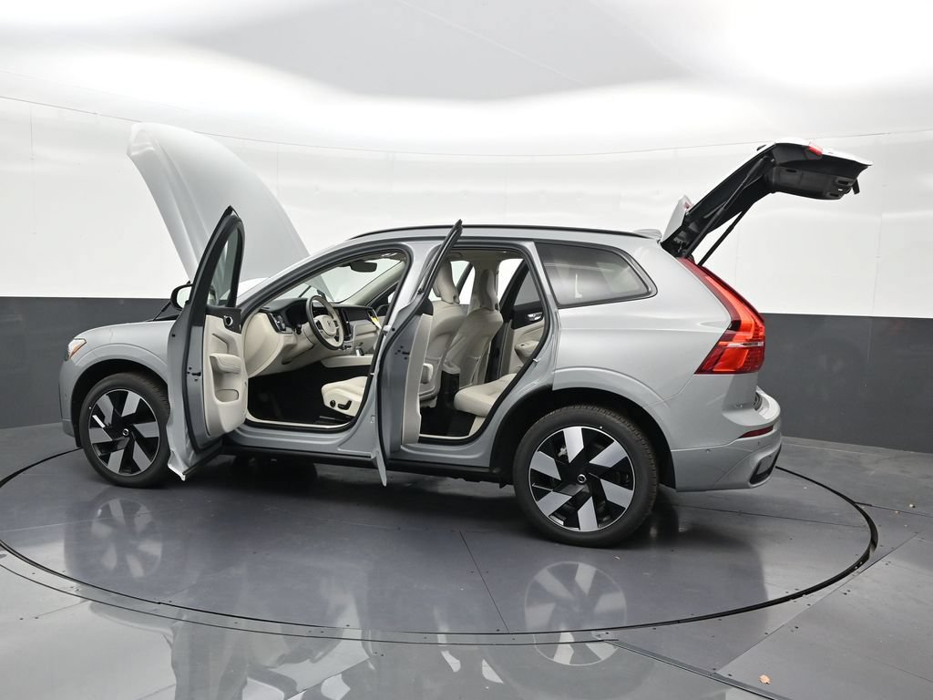 New 2025 Volvo XC60 T8 Plus w/ Protection Package Premier AWD/4WD image 32