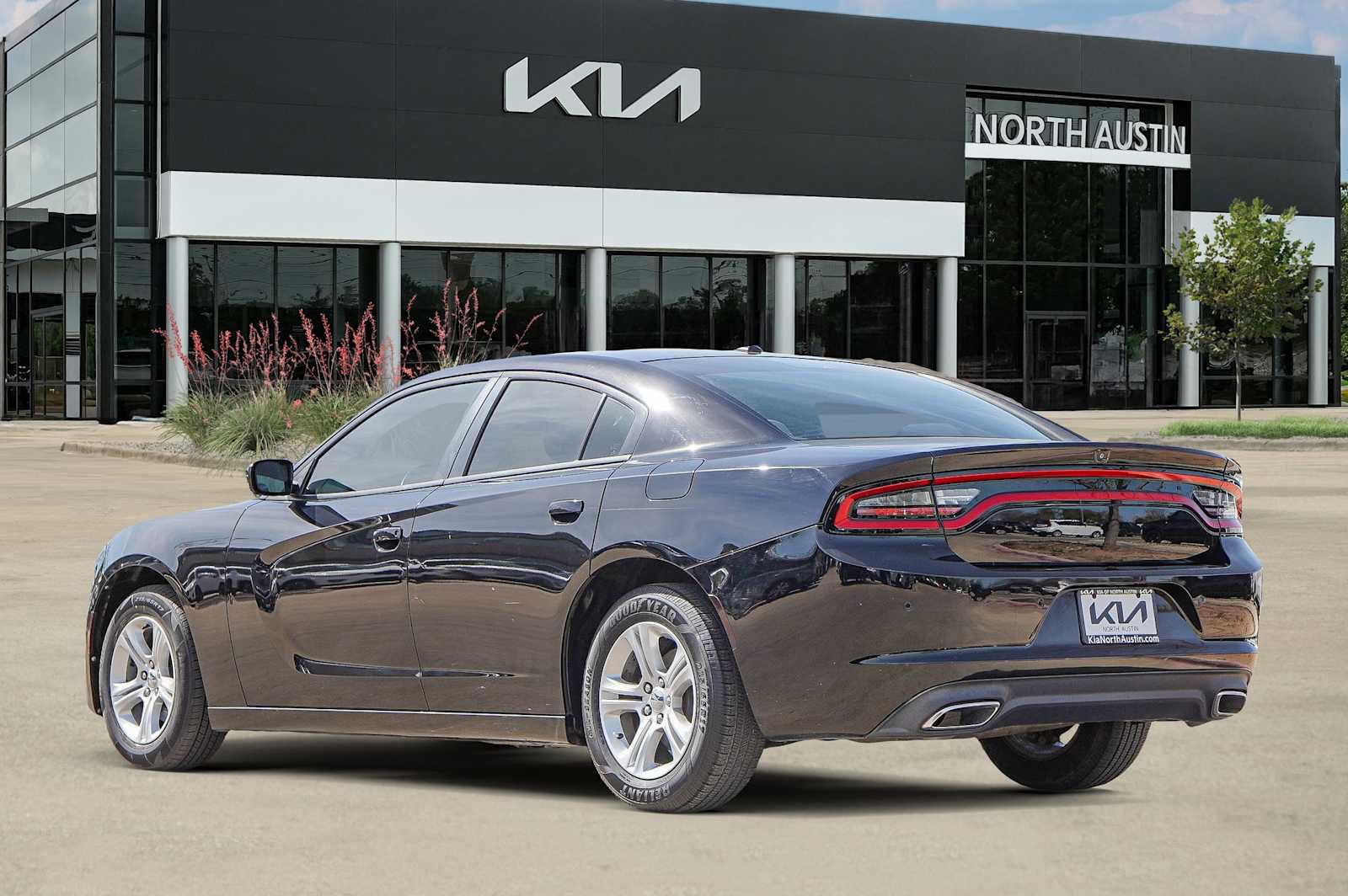Used 2019 Dodge Charger SXT image 5