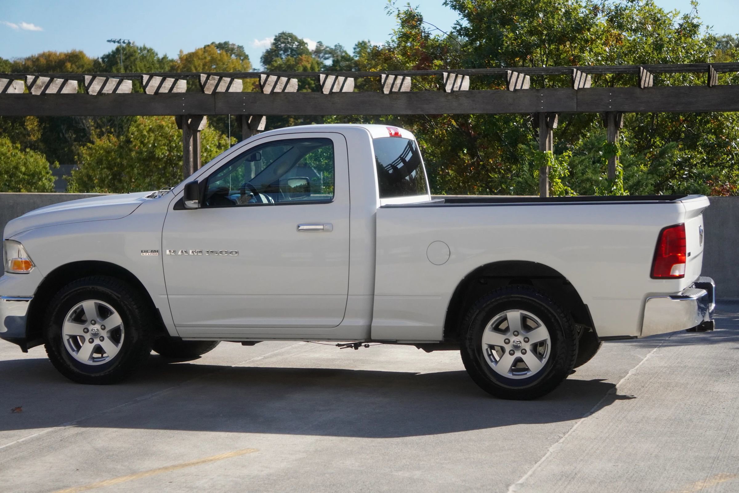 Used 2012 RAM 1500 Classic SLT w/ Luxury Group image 3