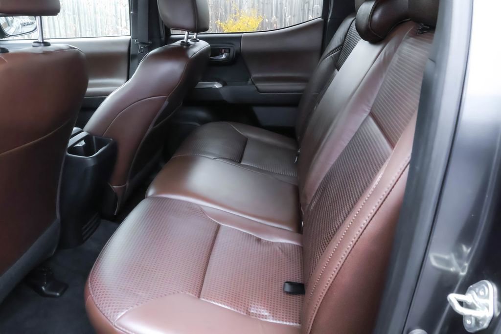 Used 2019 Toyota Tacoma Limited image 25