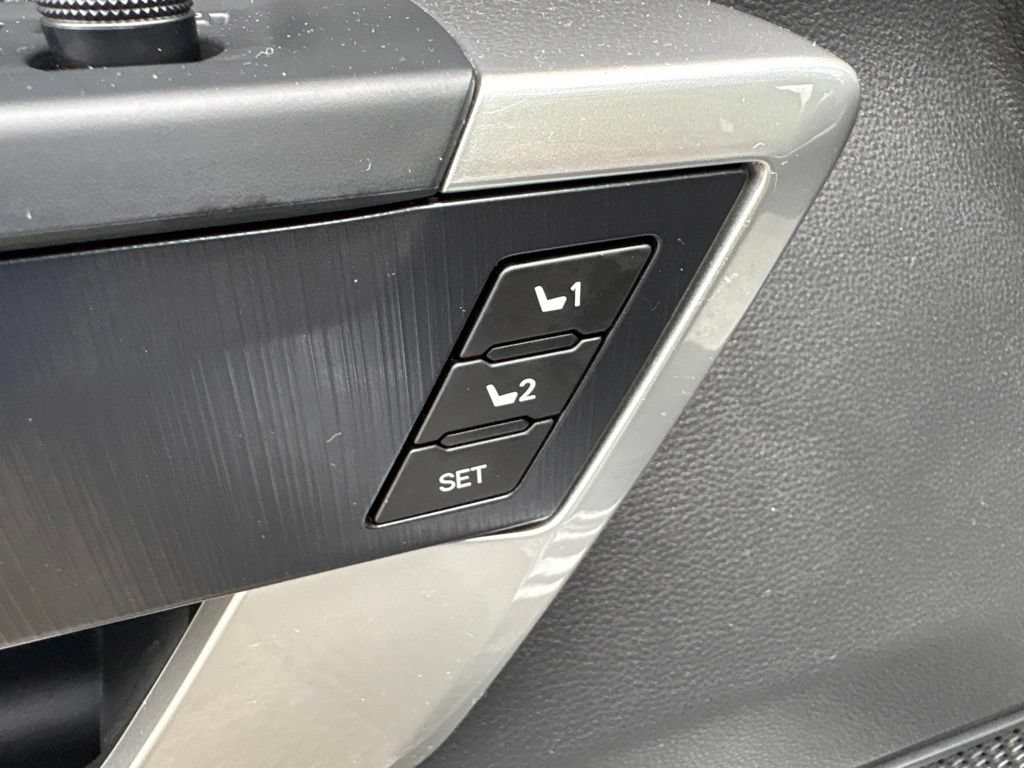 Used 2025 Toyota Tundra Platinum AWD/4WD image 16
