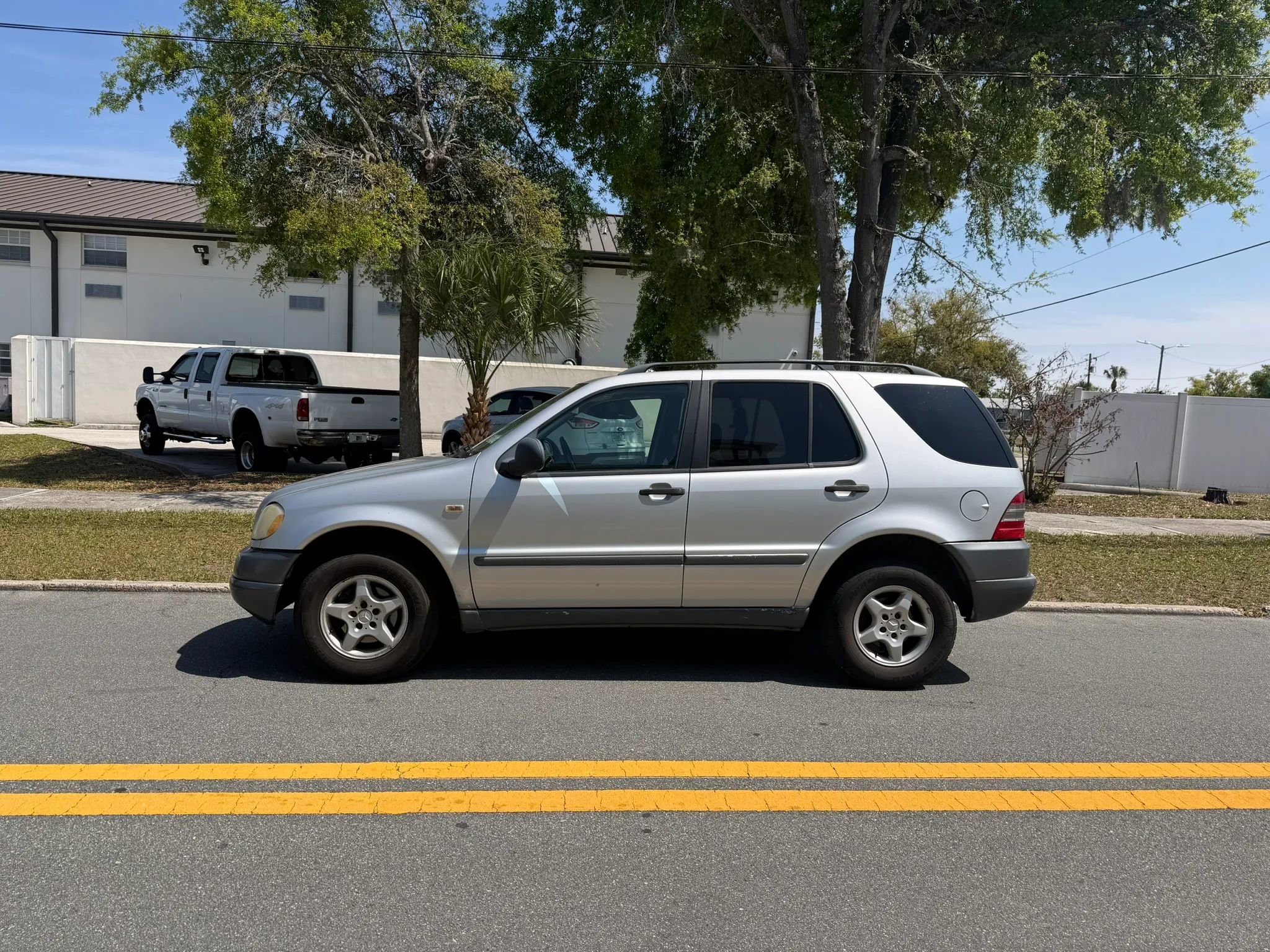 Used 1999 Mercedes-Benz ML 320 ML 320 Sport Utility 4D image 2