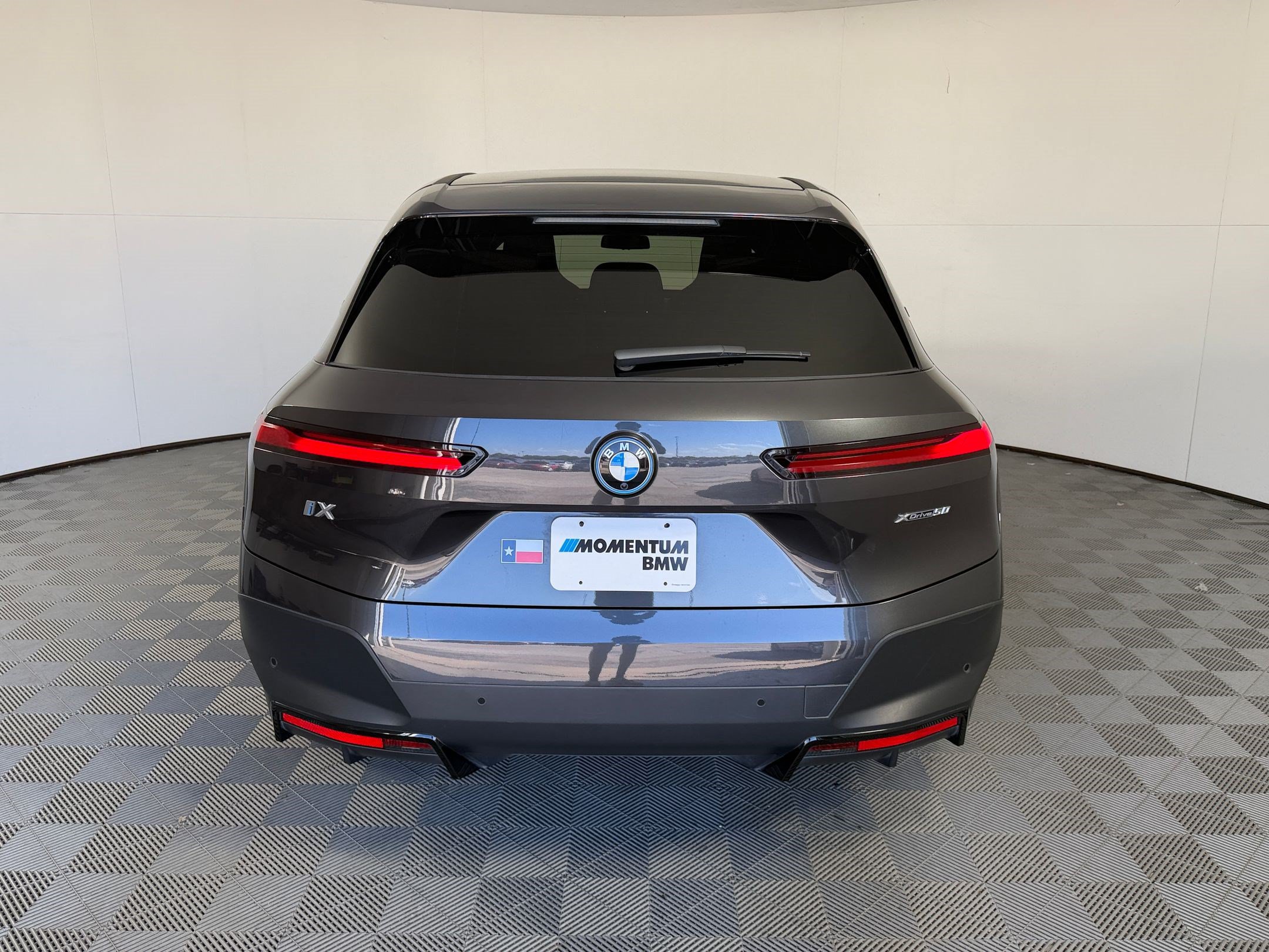 Used 2023 BMW iX xDrive50 w/ Convenience Package AWD/4WD image 10