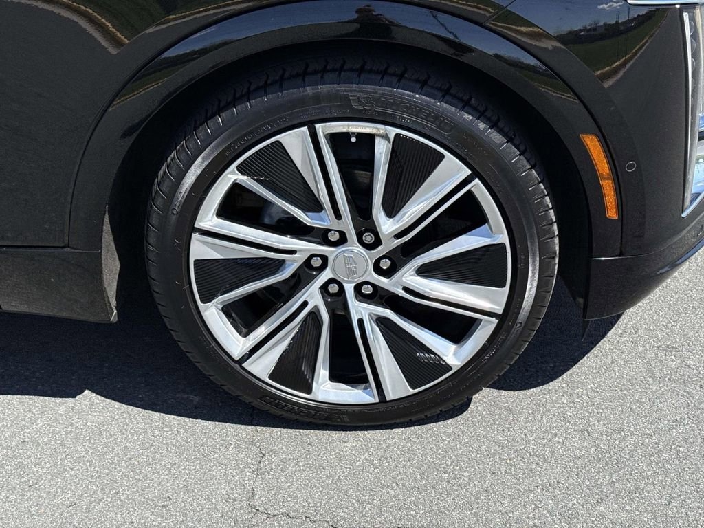 Used 2024 Cadillac Lyriq Luxury w/ LPO, Floor Liner Package image 14