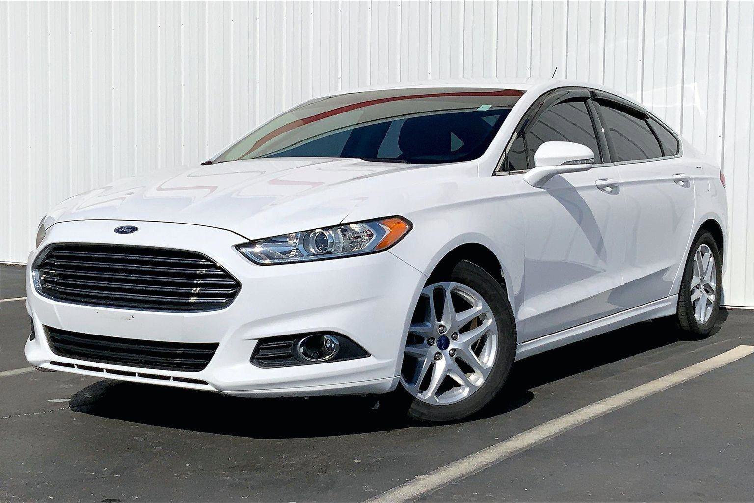 Used 2015 Ford Fusion SE w/ Equipment Group 202A image 1