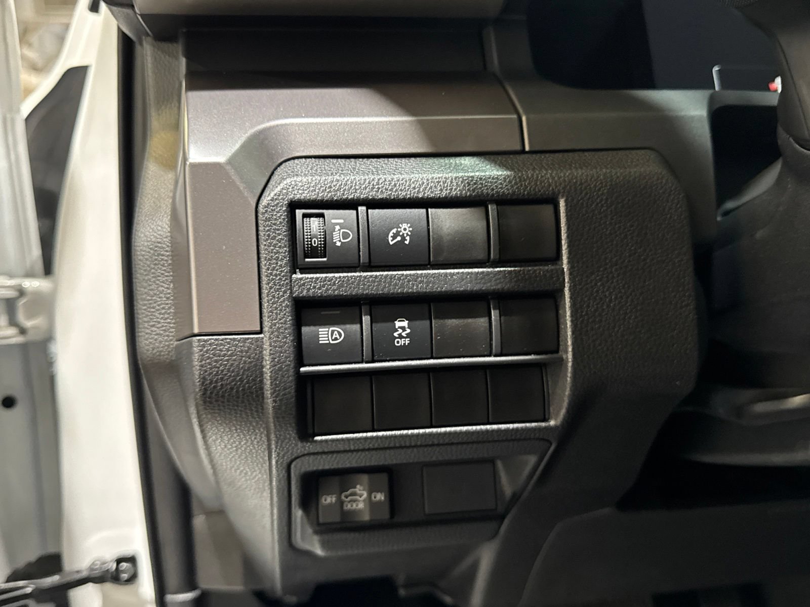 Used 2025 Toyota Tacoma SR5 AWD/4WD image 26