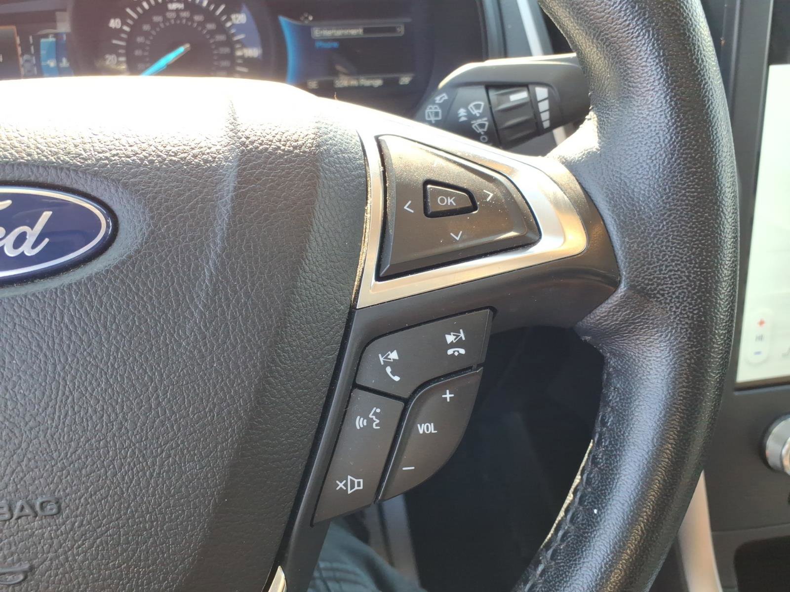 Used 2023 Ford Edge SEL image 18