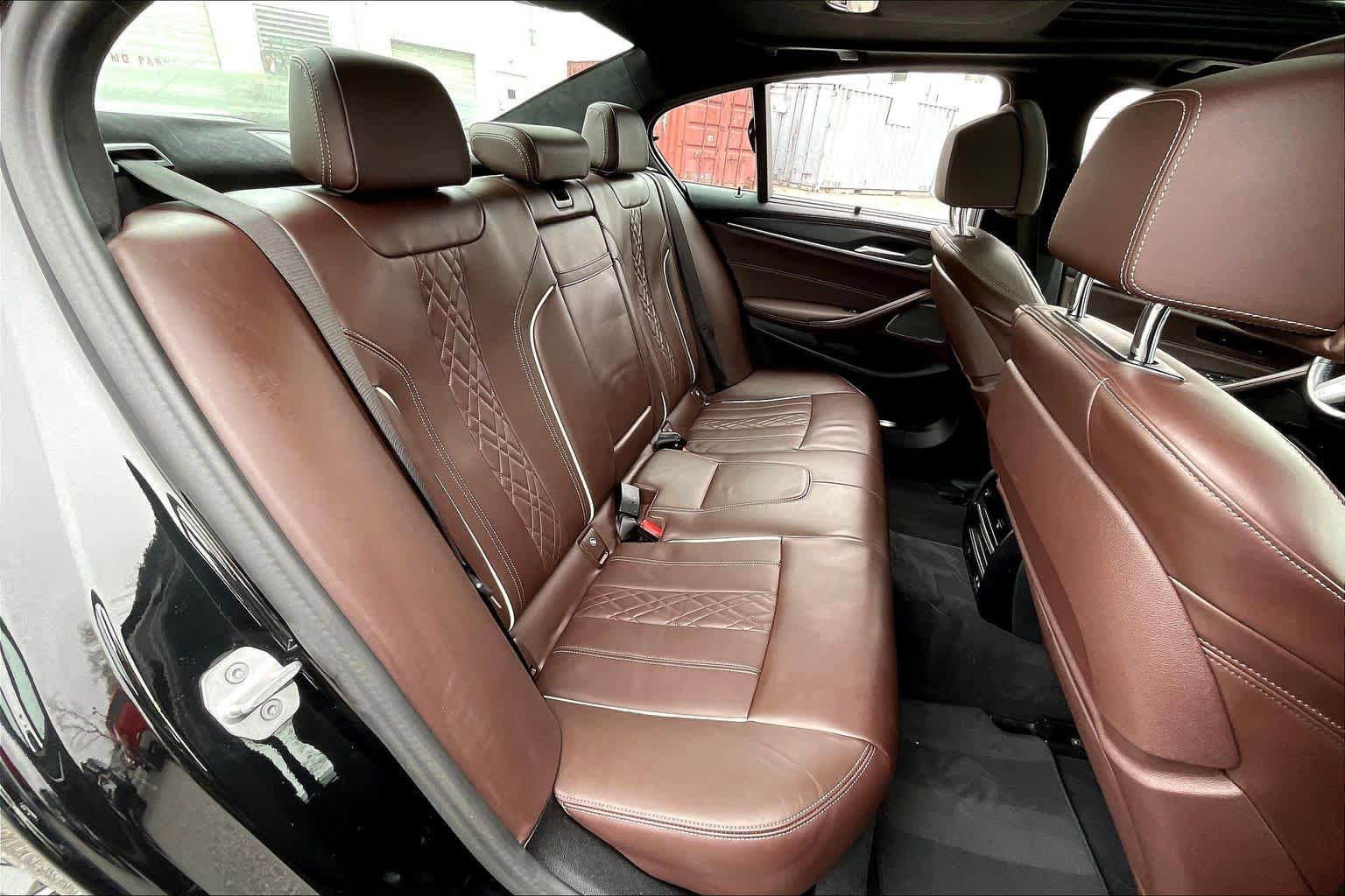 Used 2023 BMW M550i xDrive w/ Dynamic Handling Package AWD/4WD image 18