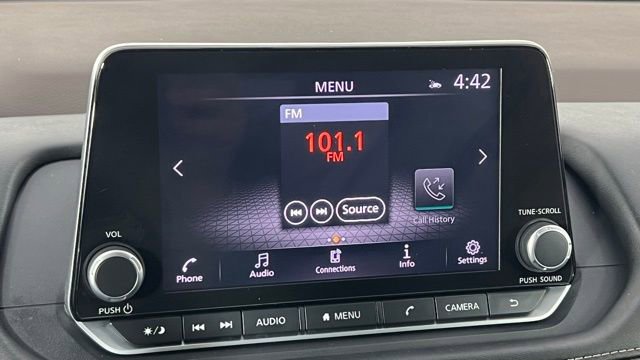 Used 2023 Nissan Rogue SV image 32