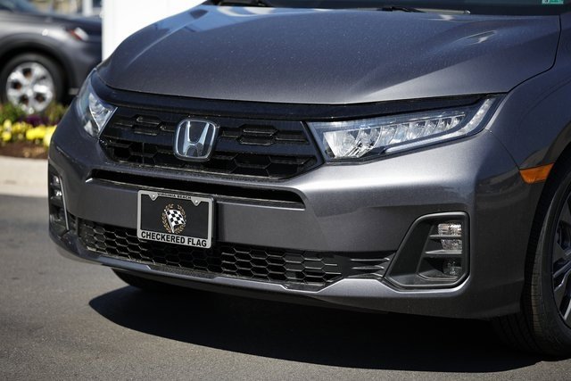 New 2026 Honda Odyssey Touring image 3