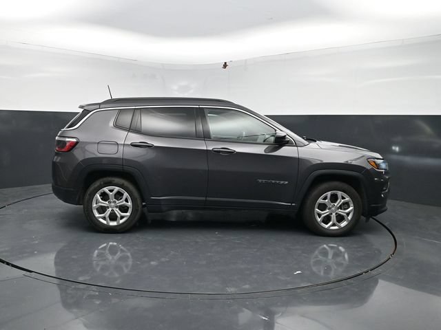 Used 2024 Jeep Compass Latitude AWD/4WD image 10