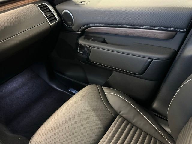 New 2024 Land Rover Discovery Dynamic SE image 28