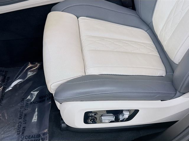 Used 2023 BMW X7 M60i w/ Executive Package AWD/4WD image 20