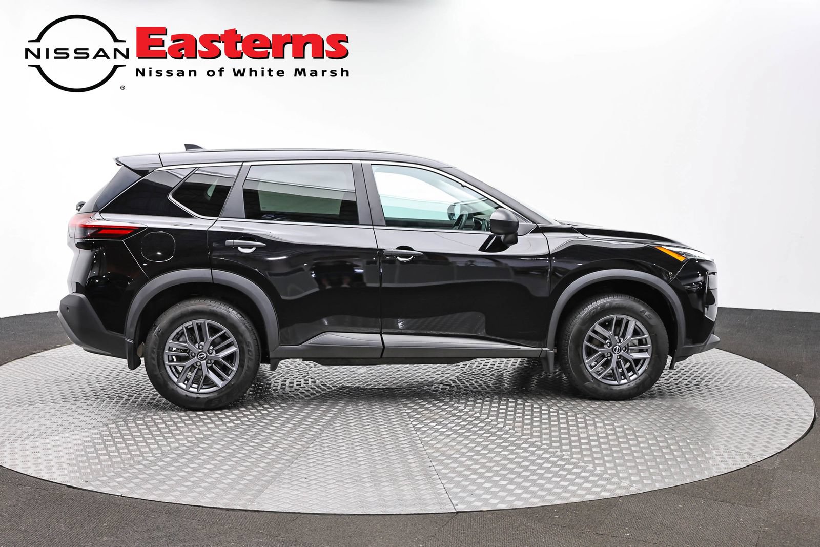 Used 2023 Nissan Rogue S AWD/4WD image 4