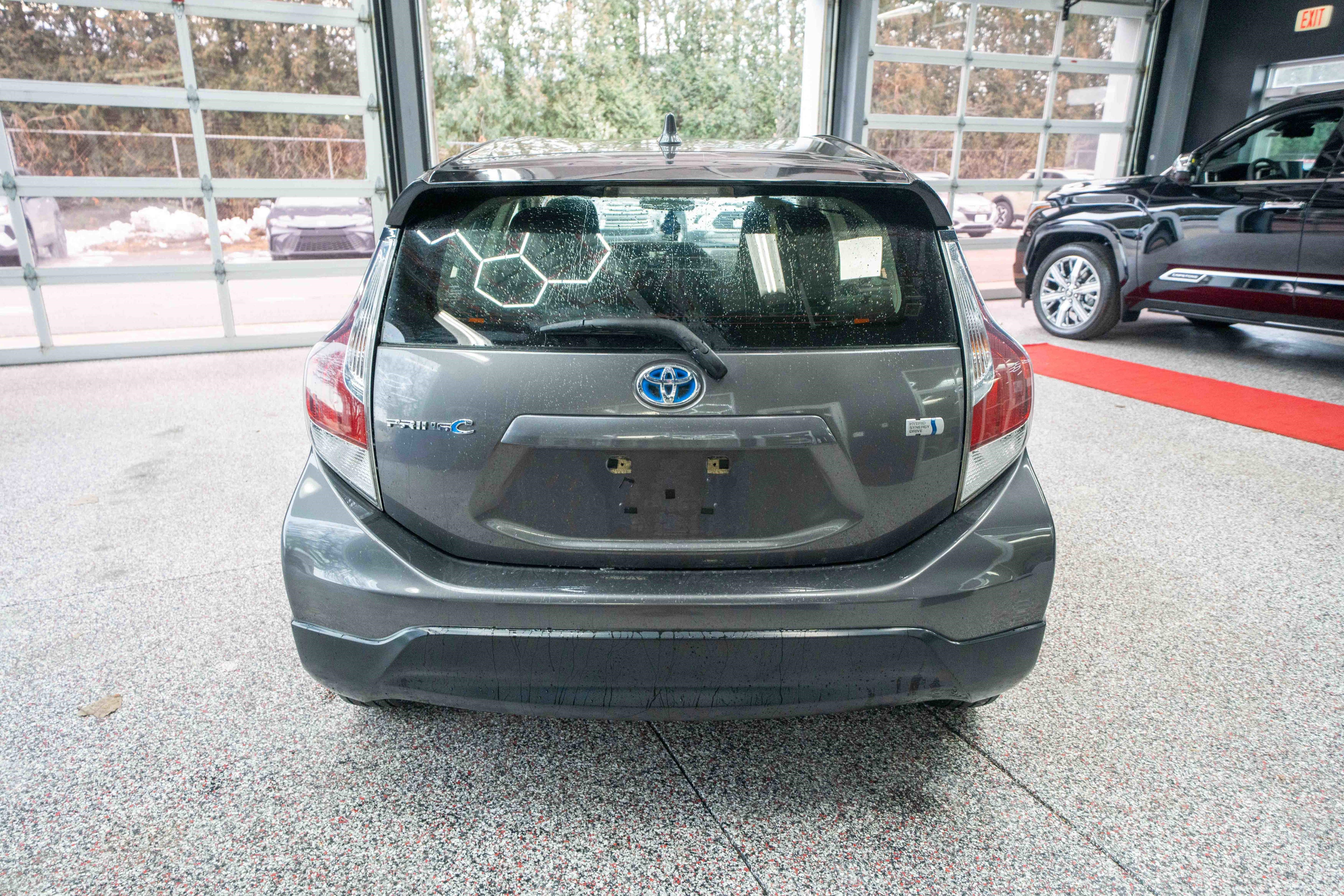 Used 2017 Toyota Prius C One image 3