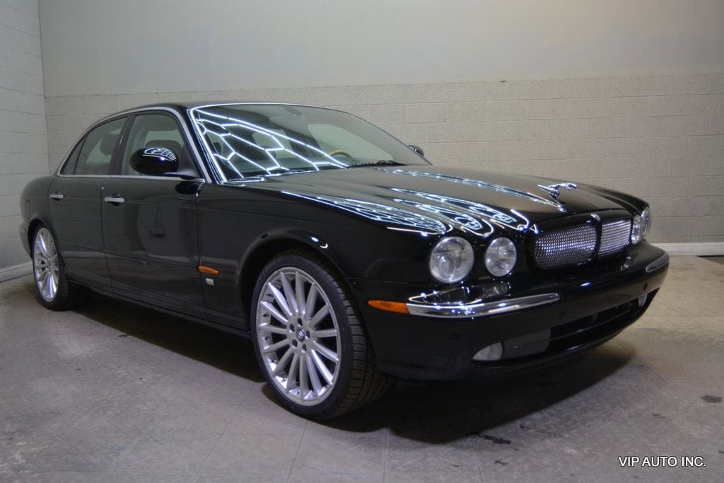 Used 2004 Jaguar XJ8 RWD image 1