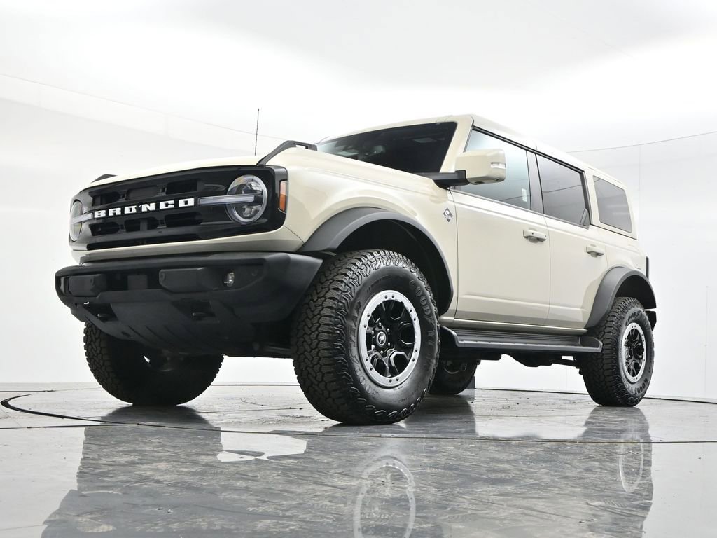 Used 2025 Ford Bronco Outer Banks w/ Sasquatch Package AWD/4WD image 46