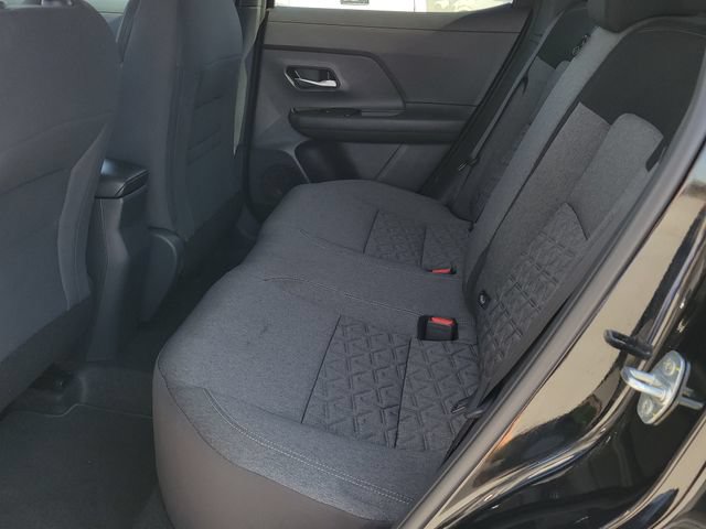 Used 2025 Nissan Kicks SV AWD/4WD image 8