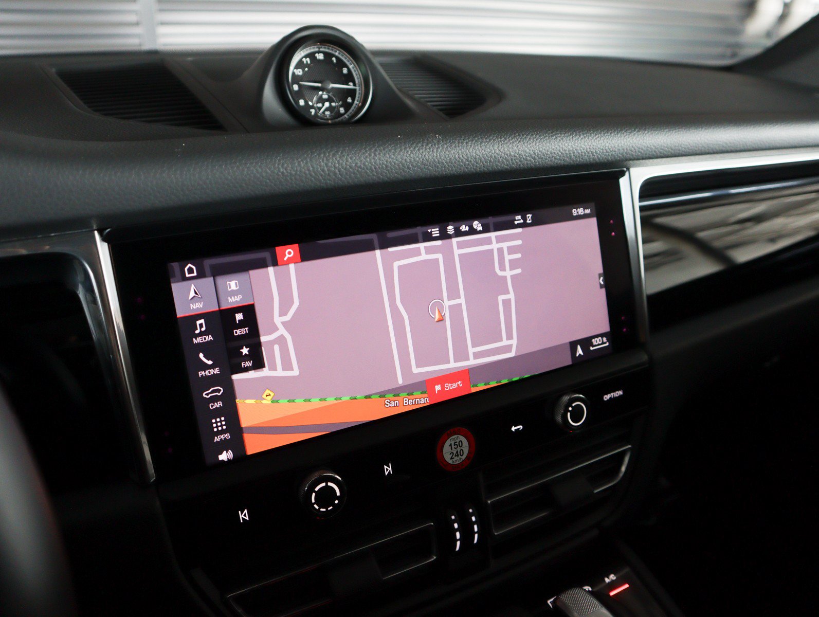 Certified 2026 Porsche Macan AWD/4WD image 19