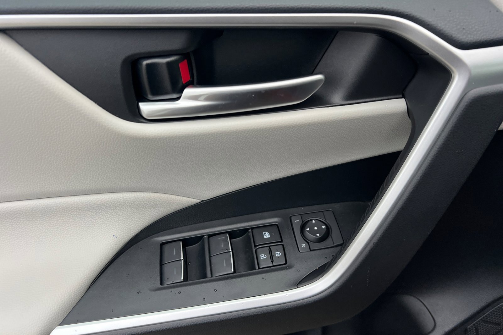 New 2025 Toyota RAV4 XLE w/ Weather Package image 8