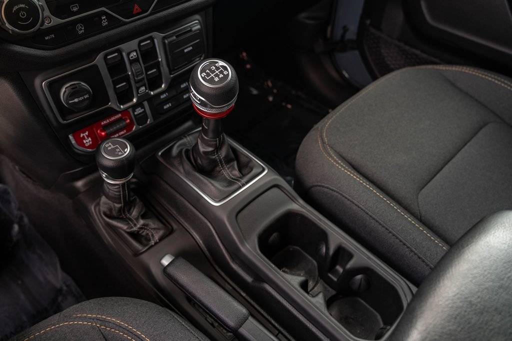 Used 2025 Jeep Wrangler Willys image 18