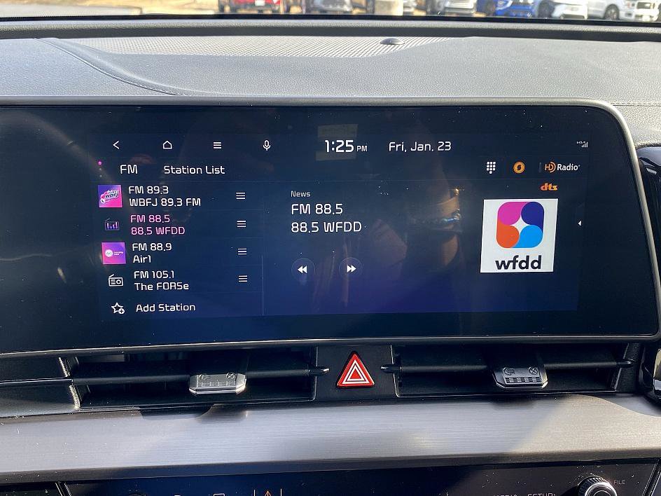 Used 2025 Kia Sportage EX image 17