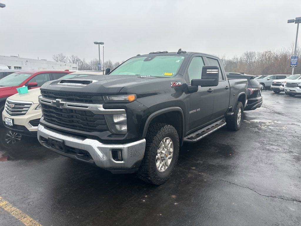 Used 2024 Chevrolet Silverado 2500 LT w/ Convenience Package image 4
