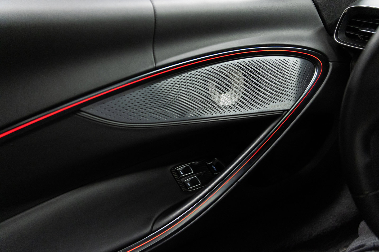 Used 2023 McLaren Artura image 41