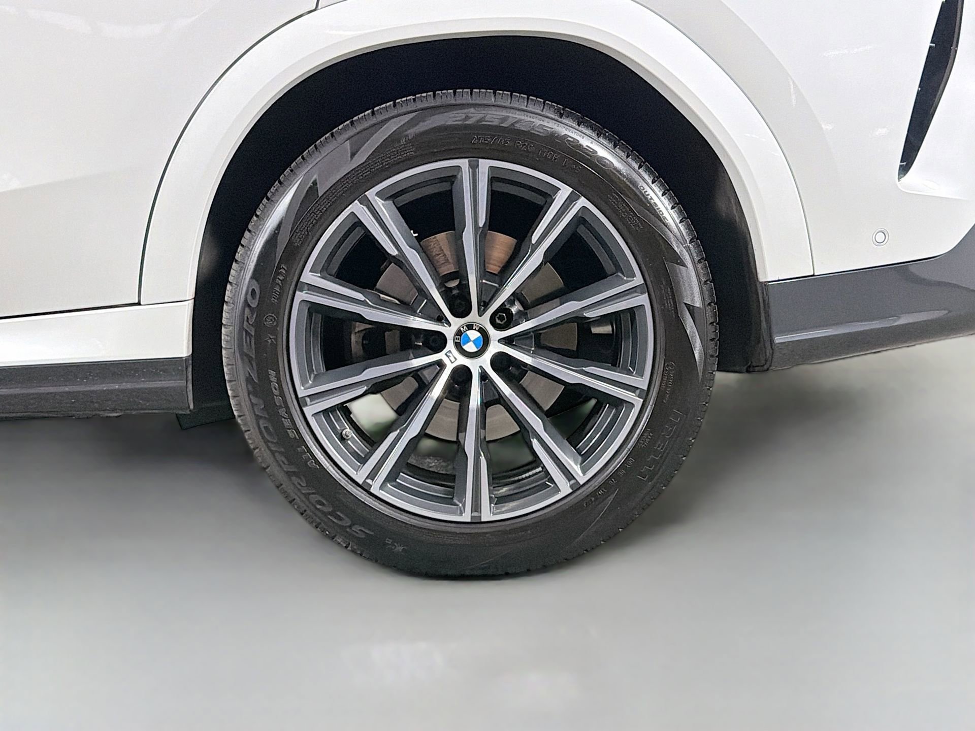 Certified 2024 BMW X6 xDrive40i w/ Executive Package image 32