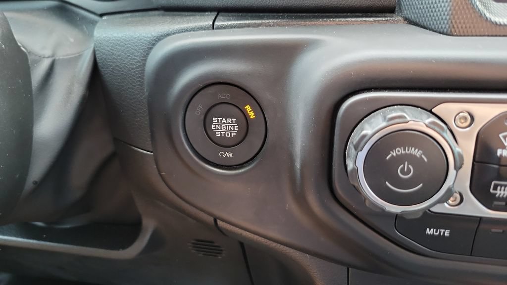 Used 2022 Jeep Wrangler Unlimited Sahara w/ Cold Weather Group AWD/4WD image 24