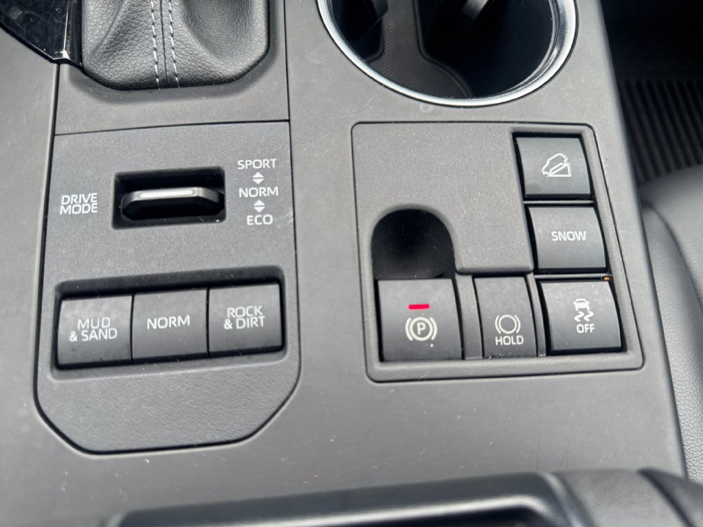 Used 2023 Toyota Highlander XLE AWD/4WD image 26