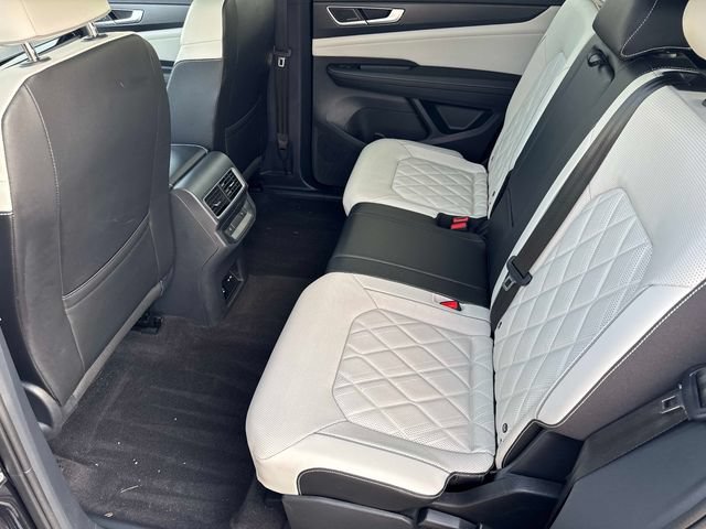 Used 2024 Volkswagen Atlas Cross Sport SEL Premium R-Line AWD/4WD image 13