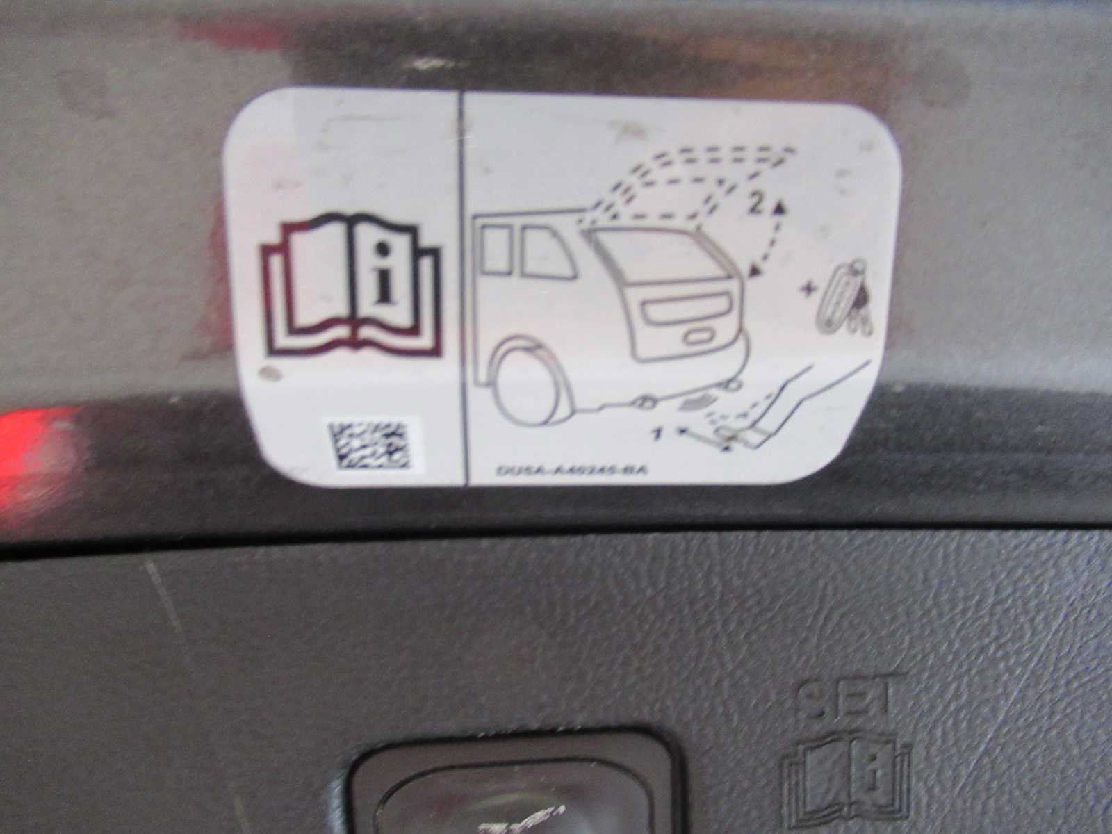 Used 2020 Ford Edge Titanium FWD image 20