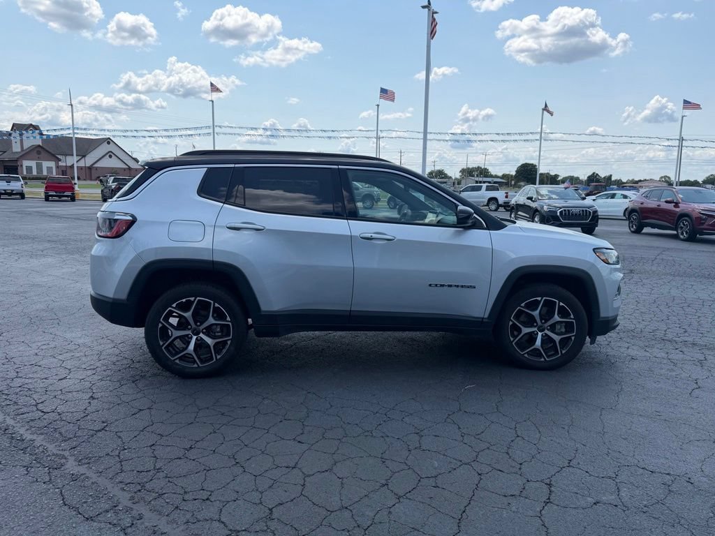 Used 2025 Jeep Compass Limited AWD/4WD image 4