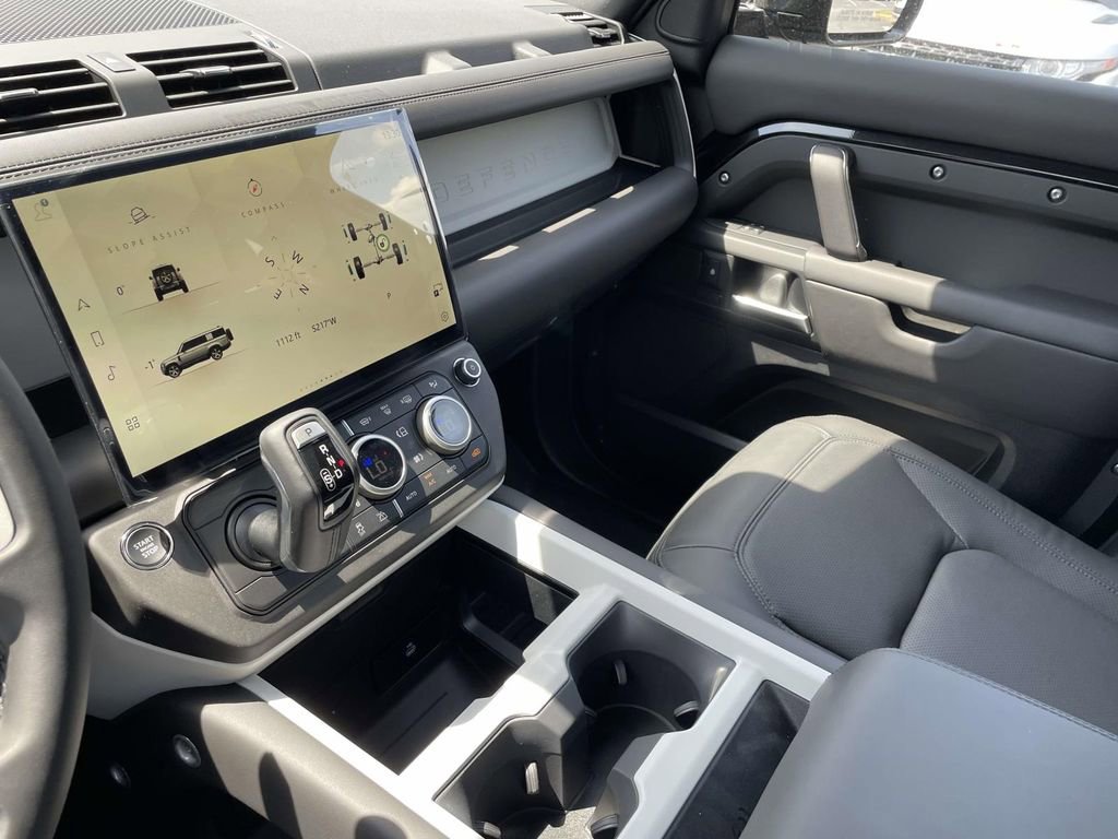 New 2026 Land Rover Defender 130 X-Dynamic SE AWD/4WD image 33