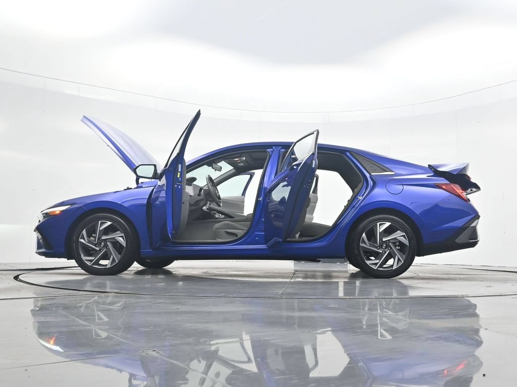 Used 2025 Hyundai Elantra SEL FWD image 43
