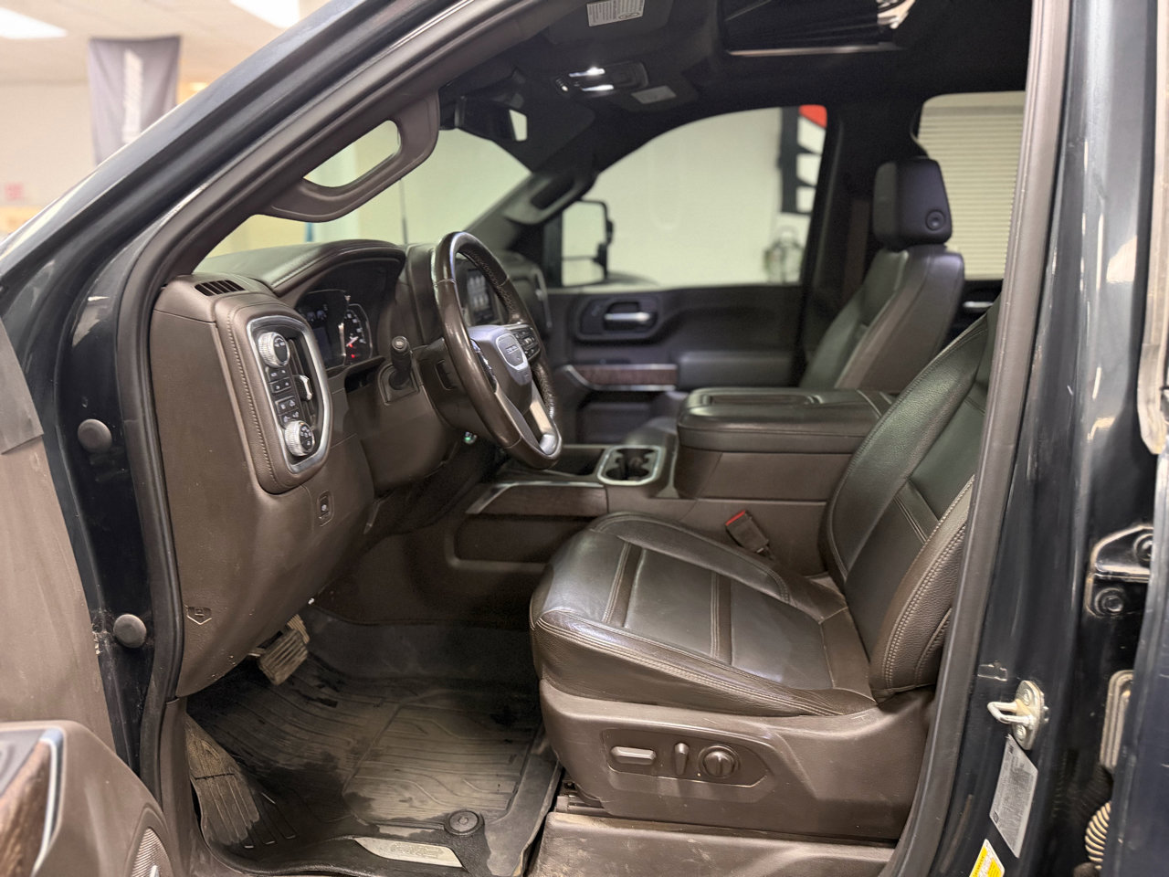 Used 2022 GMC Sierra 3500 Denali image 16
