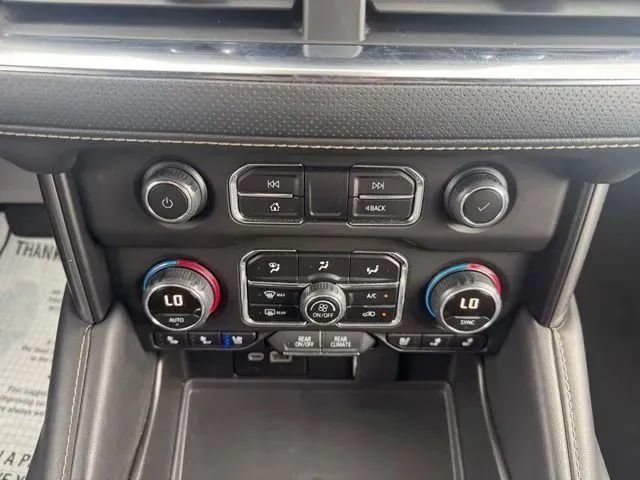 Used 2024 Chevrolet Suburban Premier AWD/4WD image 28